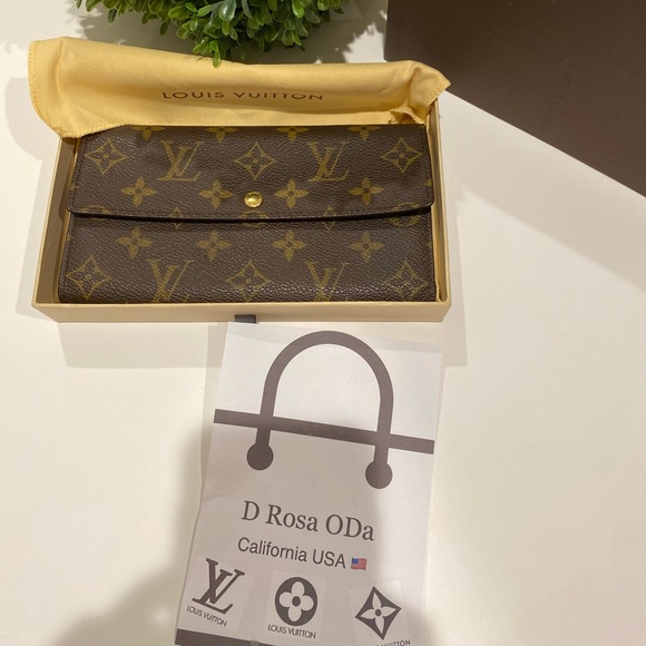 Authentic LV Sarah wallet - Picture 6 of 12